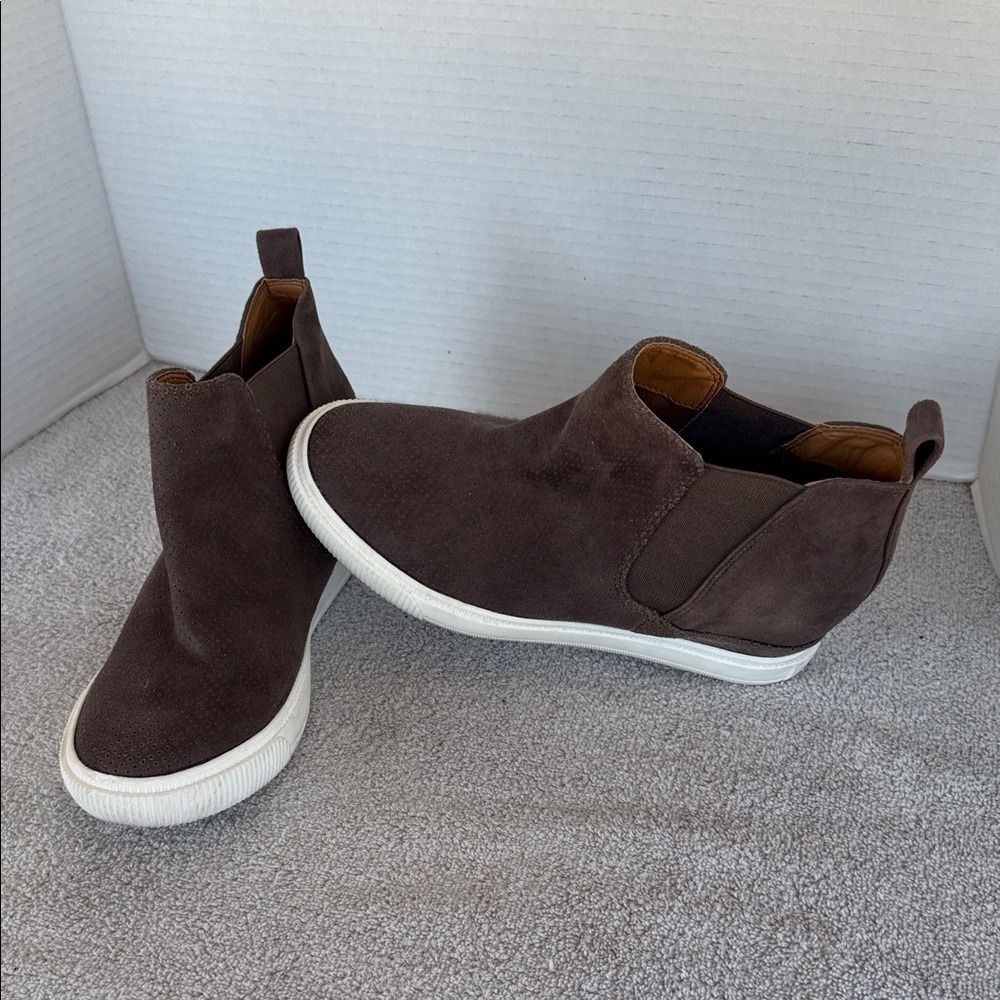 DV by Dolce Vita Kerry booties women's size 6 slip on brown suede ankle boots